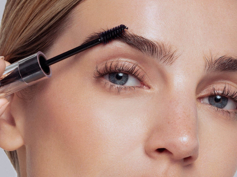 ¿CEJAS EXCESIVAMENTE DELGADAS Y POCO POBLADAS? AQUÍ TIENES LA SOLUCIÓN