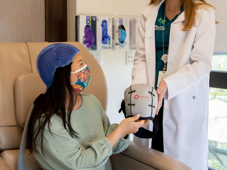 Aumentando la confianza de pacientes con cáncer con la terapia de gorro frío