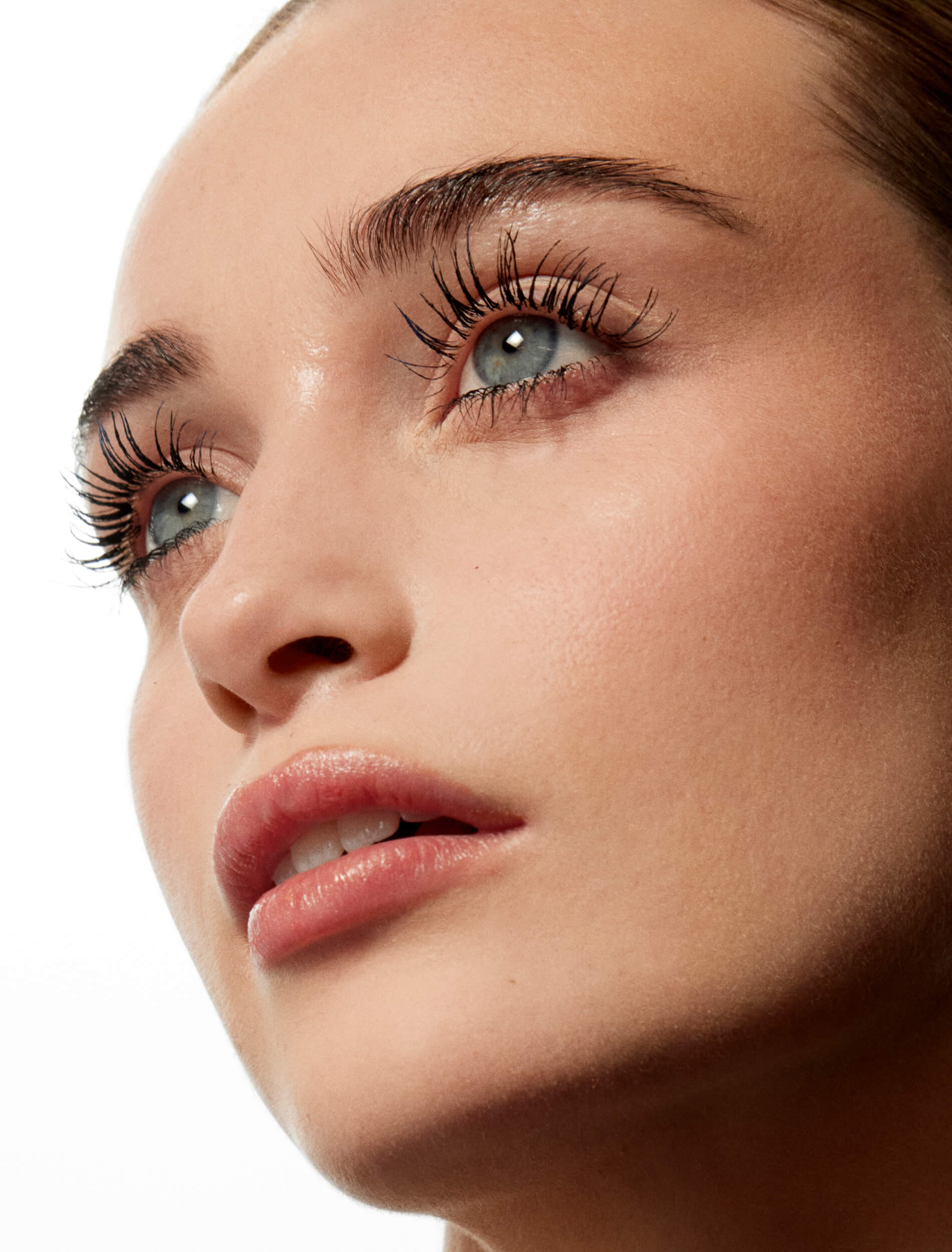 Pestañas y cejas: El secreto para un look de maquillaje minimalista