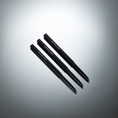 DEFINING EYELINER